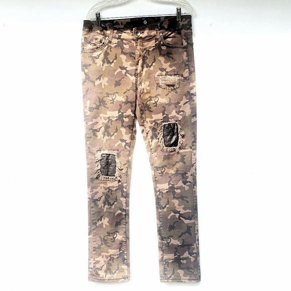 mens distressed camo pants